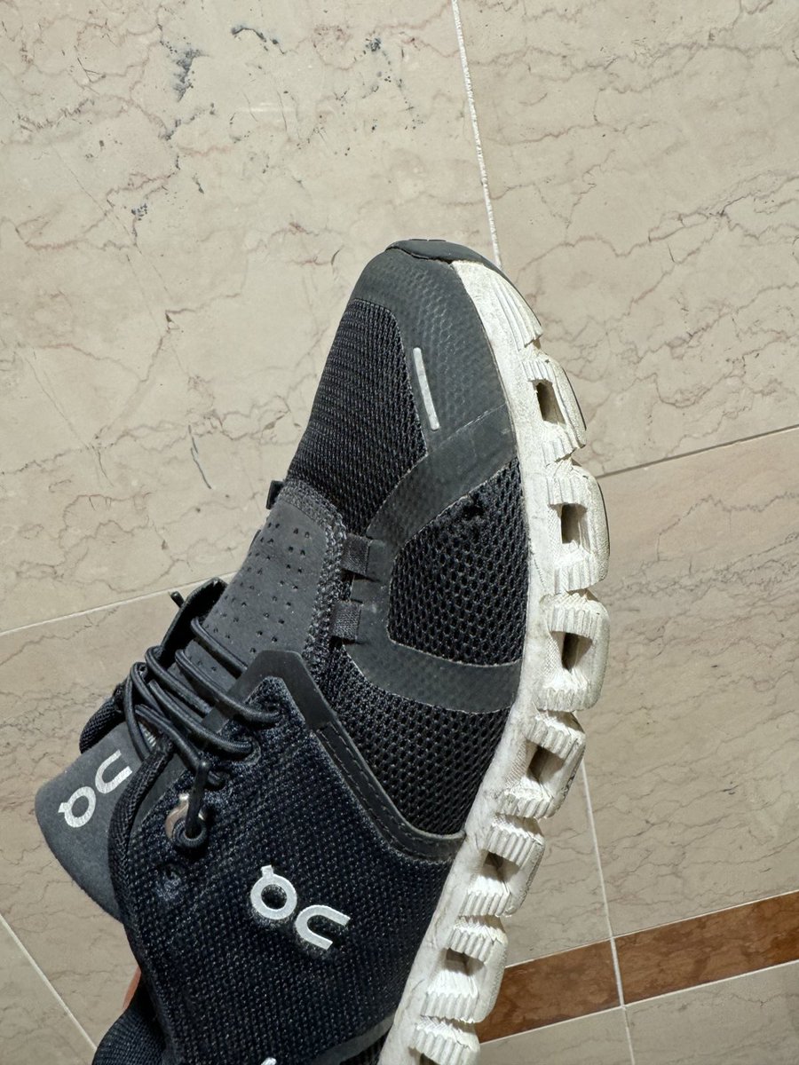 nightwaves4's tweet photo. @on_running Hi On, got your shoes after seeing some athletes wear them. They’re comfortable but wore out with a hole only after a year of regular use. Do you have some sort of warranty? Disappointed in the durability of your product. How would this survive used by athletes? https://t.co/ghtVqXargc