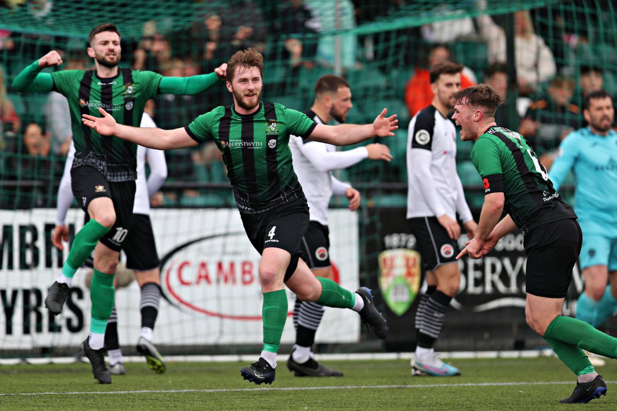 AberystwythTown's tweet photo. ⚽️ Bradford
⚽️ Davies
⚽️ Evans

✅ 𝐒𝐓𝐀𝐘𝐈𝐍𝐆 𝐔𝐏

#AberAsOne #Seasiders https://t.co/Eu8JIBPPn2