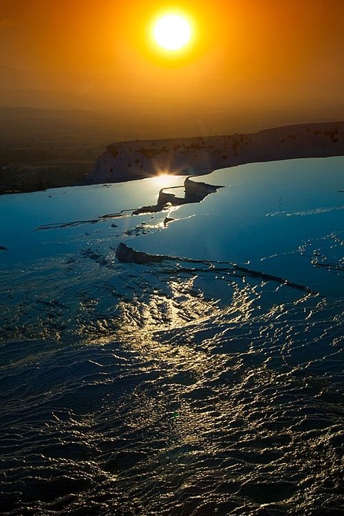 There will come a day, my rose, there will come a day that men will look at each other fraternally with your eyes, my love, they will look at each other with your eyes Nazim Hikmet #goodnight #Raccontodellasera Pamukkale Türkiye