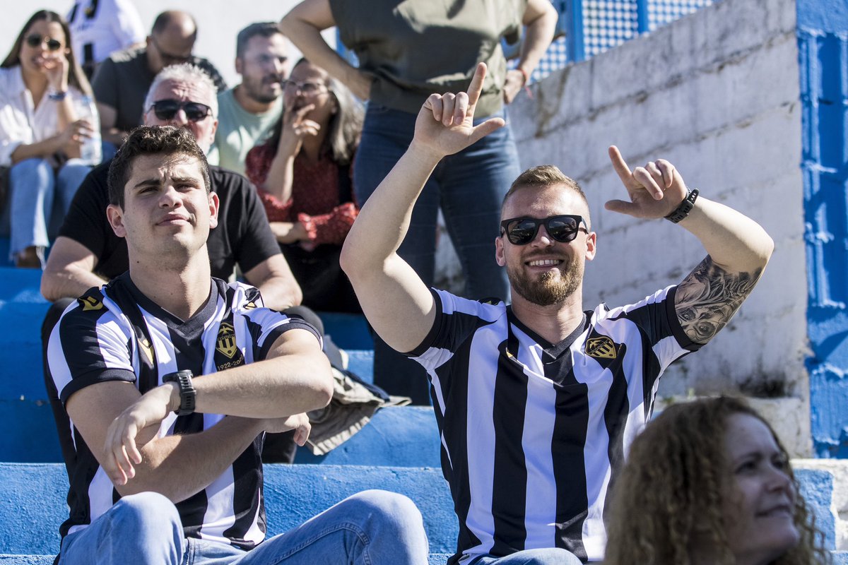 CDCastellon's tweet photo. Siempre junto al equipo 🤍🖤🤍🖤

‼️ TODOS JUNTOS A POR LOS TRES PUNTOS EN ESTA SEGUNDA PARTE ‼️

#LinaresCastellón
#PPO👂 https://t.co/o0sAeNLSQo