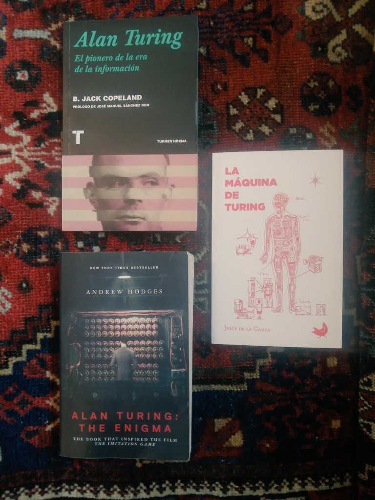 Si tienen un crush con el matemático Alan Turing, hoy en la #FiestaLibroyRosa consiguen: la biografía escrita por Copeland y publicada por @Turner_Mx, y La máquina de Turing, del poeta @JesusIntonso, publicada por @_palindroma_. Turner, stand 99-100. Palíndroma, stand 48. 🌈💚