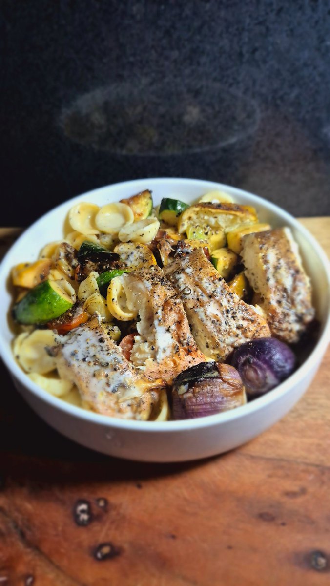 Orecchiette grilled kingklip veggies warm pasta salad ! A new rustic pasta dish, garlic, chardonnay, S&P, lemon & Greek yogurt sauce 😋 😊 Happy Sunday 😁🤸‍♀️✨️ #MunchWithMpho