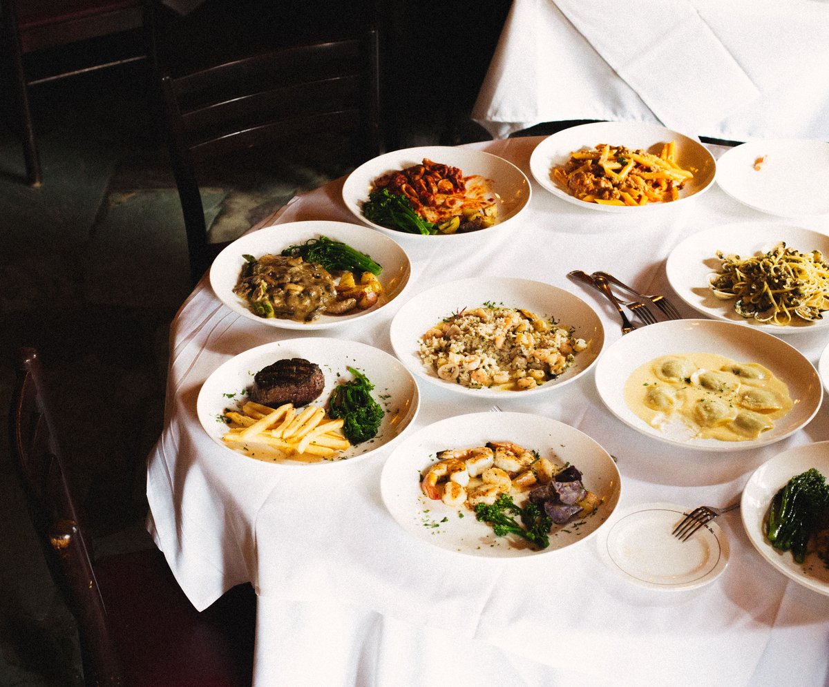 Gather around the table and savor the flavors of tradition at Landini Brothers. A perfect end to the weekend awaits! 🍽️
#familystyle #supportlocalbusiness #foodandwine #virginiafoodies #visitalx #zagat #saveur #huffposttaste #italiancuisine #onlineordering