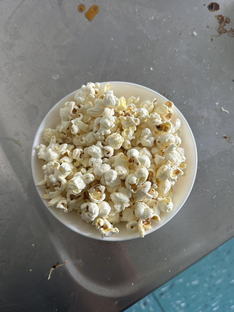 옆 플랫 웅니에게 팝콘을 무나받다…🍿🤍