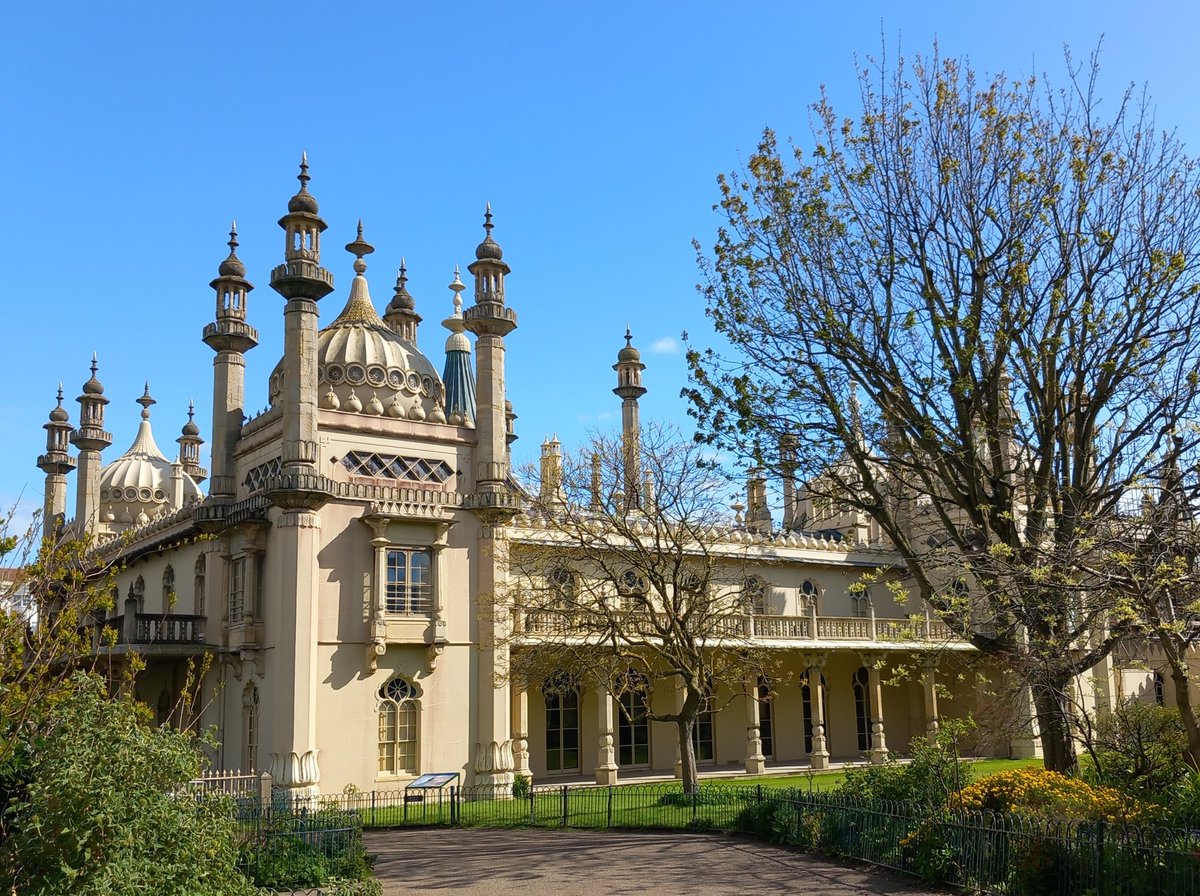 Brighton Pavilion @BrightonMuseums looking gorgeous in the spring sunshine today ❤️