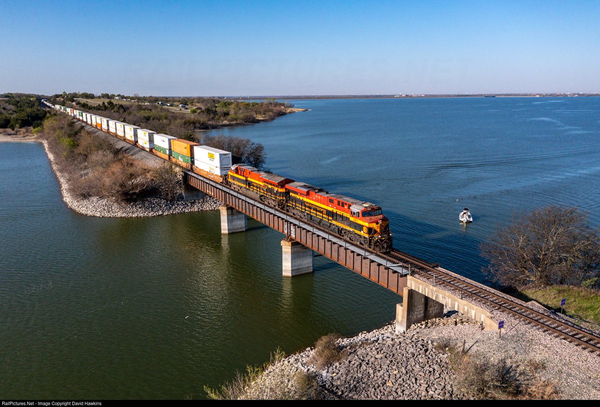 Kansas City Southern de Mexico - GE ES44AC

Location: Lake Lavon, Texas, USA

Locomotive #: KCSM 4891 - Train ID: I-DAAT

Photo Date: April 02, 2022
￼
By: David Hawkins

#trains