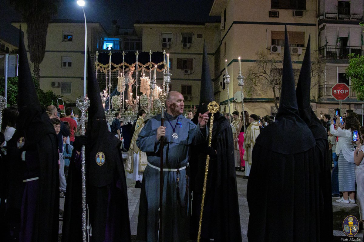 A nuestro Director Espiritual, Fray Gonzalo Fernandez-Gallardo Jiménez, por acompañarnos, dirigir los rezos de todo nuestro año y de nuestra Estación de Penitencia y el posterior encuentro con el Santísimo Sacramento en el monumento.