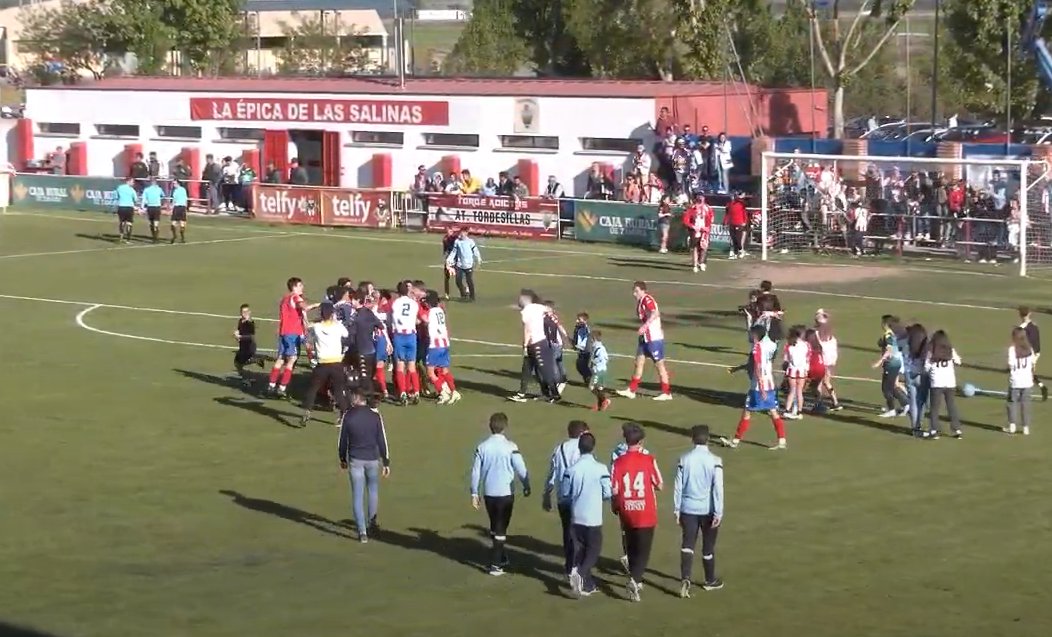 Imaginad no ser de esta gente, cuando ha vuelto a hacer buena #LaépicadeLasSalinas ganando en el 98', y de penalti, a otro de los 'gallos'. Primero pudo el <a href="/AtcoTordesillas/">Atlético Tordesillas</a> con el Real Ávila. Hoy, con el Salamanca. Mis respetos a esa panda de 'pirados'.