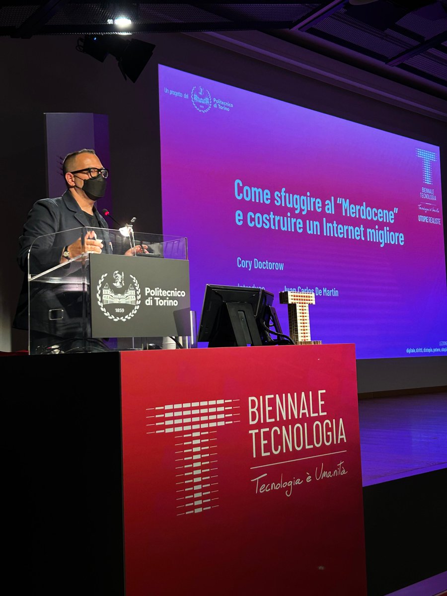 L'epoca del 'Merdocene' e come uscirne. La lezione conclusiva di #BiennaleTech24 di @doctorow comincia ora!