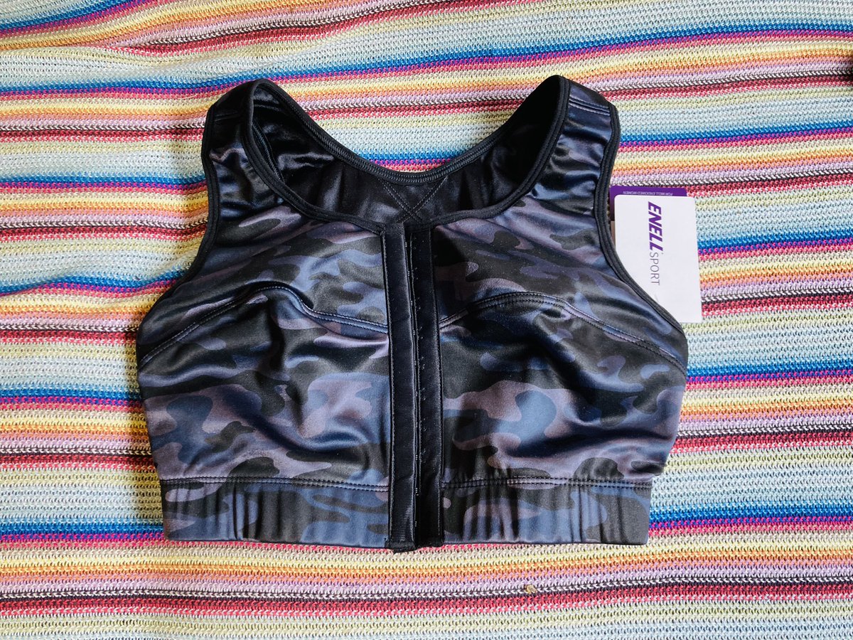 Books and Wine tweet media