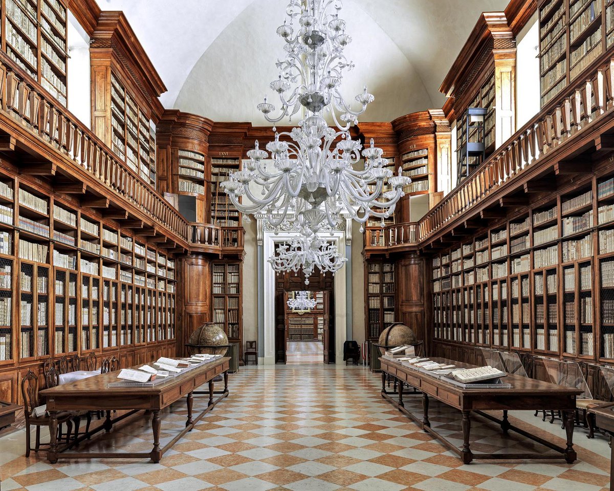 Another of my series of library posts for #SomethingBeautiful
Biblioteca Teresiana, Mantua
#LoveLibraries #EveryLibraryMatters #Libraries #Library #LibraryTwitter