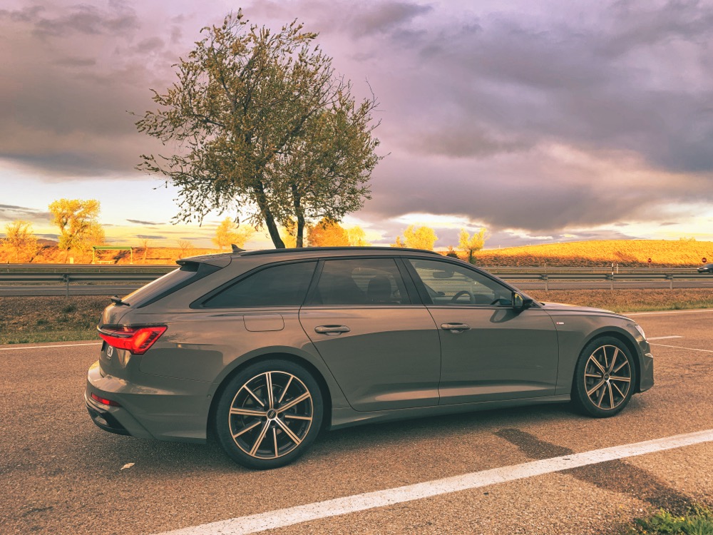 Heading straight into torrential rainclouds in middle of France! #Auditour @audi @audia6fanclub #cars #carreview #AudiA6 #audielectric #AudiHybrid #Audireview #luxurytravel @audiuk @AudiUKPress #Audi #A6 #audia6fanclub