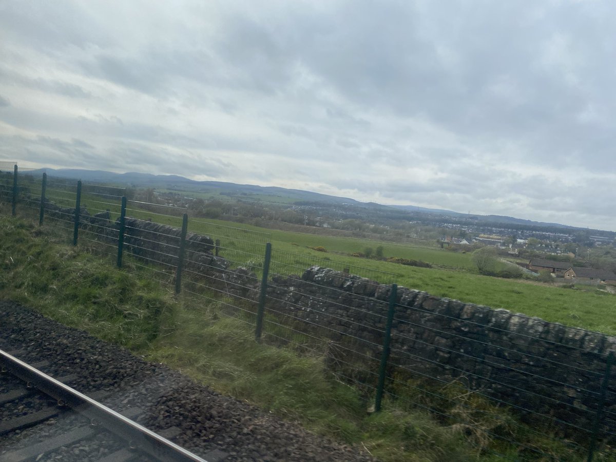 Dan43004's tweet photo. Well this week is the final #sundaycommute to Glasgow 🏴󠁧󠁢󠁳󠁣󠁴󠁿 another long trek round via the East Coast and Edinburgh. So time for a well earned beer! https://t.co/YysjEjo5nh