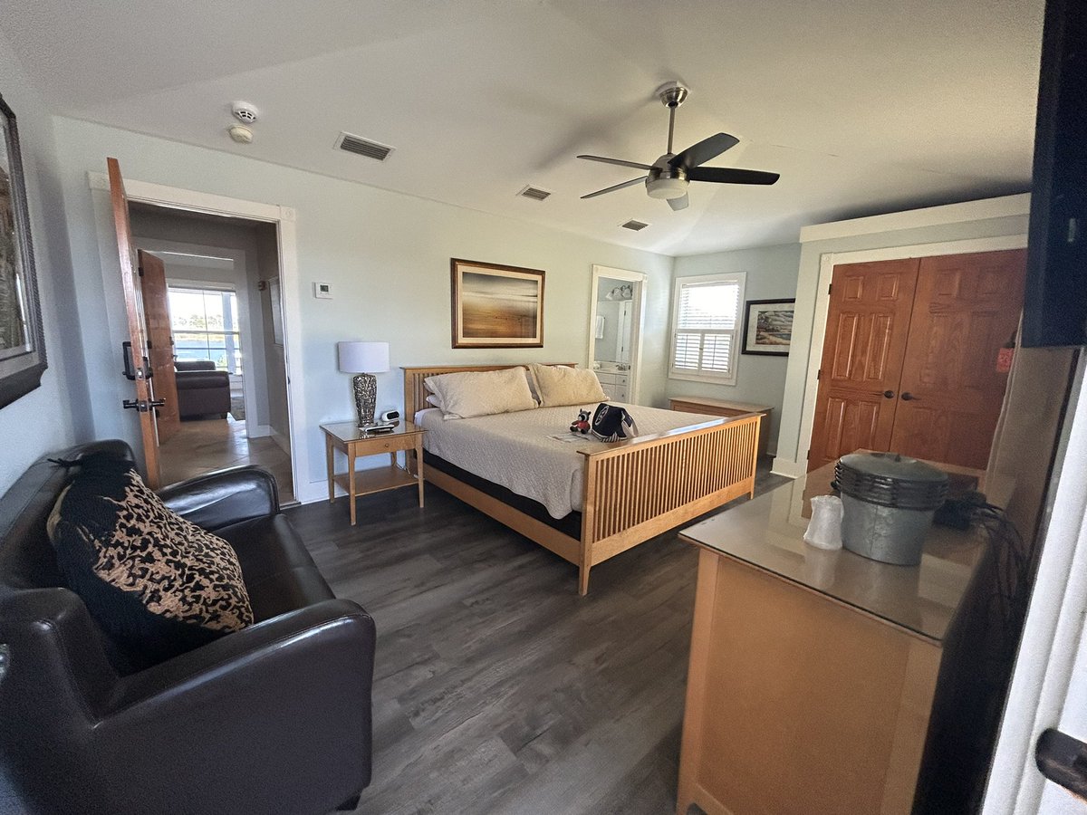 thisgrltravels's tweet photo. Looking for your next home away from in Cape San Blas? Look no further than the Cape San Blas Inn. 7 rooms w/ensuite bathrooms right on St. Joseph Bay & steps from the Gulf of Mexico.
#GulfCountyFL
#InGulf https://t.co/eCLKNRAZEK