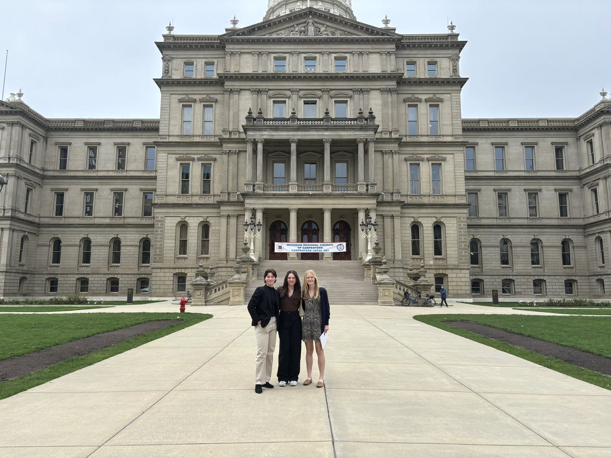 The DHS SRSLY club spent Thurs at the capital for Advocacy Day. Our pro mental health, anti substance abuse club met with reps to learn how to advocate for causes such as this. Consider joining this national organization! @TimmisChris @DexterSchools  @Dexter_Squall @DreadStrong