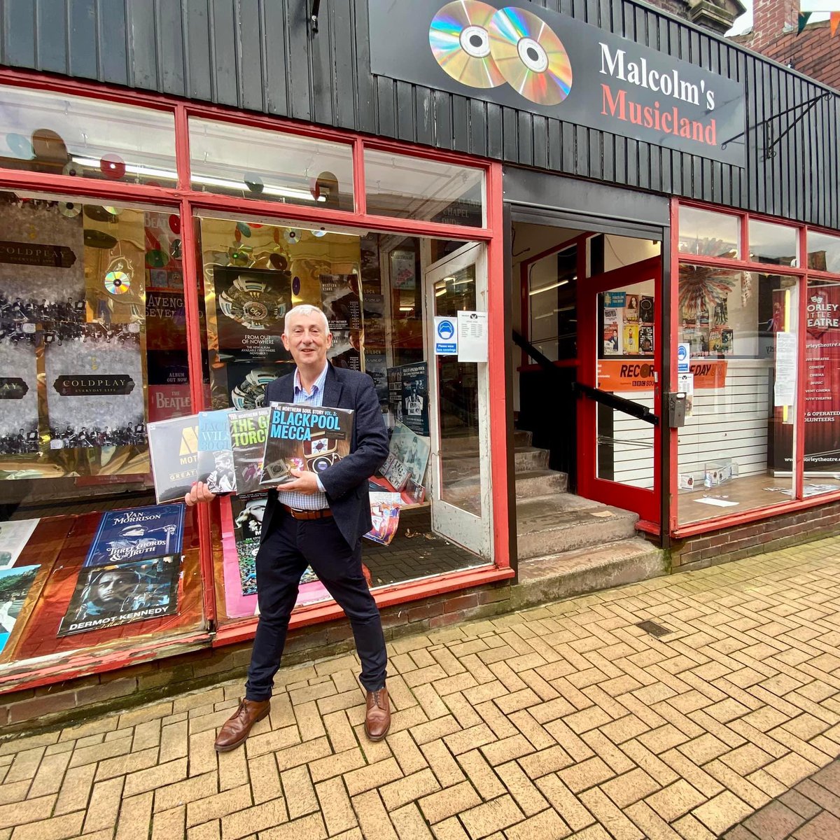 Many of you may not know that “back in the day” @CommonsSpeaker was a Northern Soul Boy. Pic taken outside our local record store “Malcolm’s Musicland”. Managed to bag myself a brace of great albums yesterday too. #RecordStoreDay2024 #RecordStoreDay #ChorleyLife #NorthernSoul
