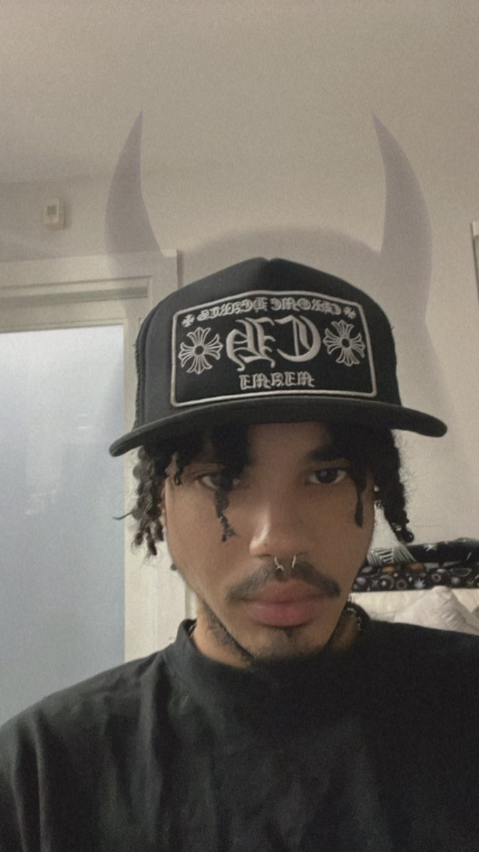 normanstormm's tweet photo. can’t fk with nobody, not even my shadow 👿 https://t.co/RBnfRpCHkQ
