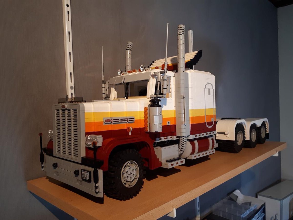 LEGO Peterbilt 389 Truck Created by Tom Heesakkers @decepticon46 nasıl olmuş?