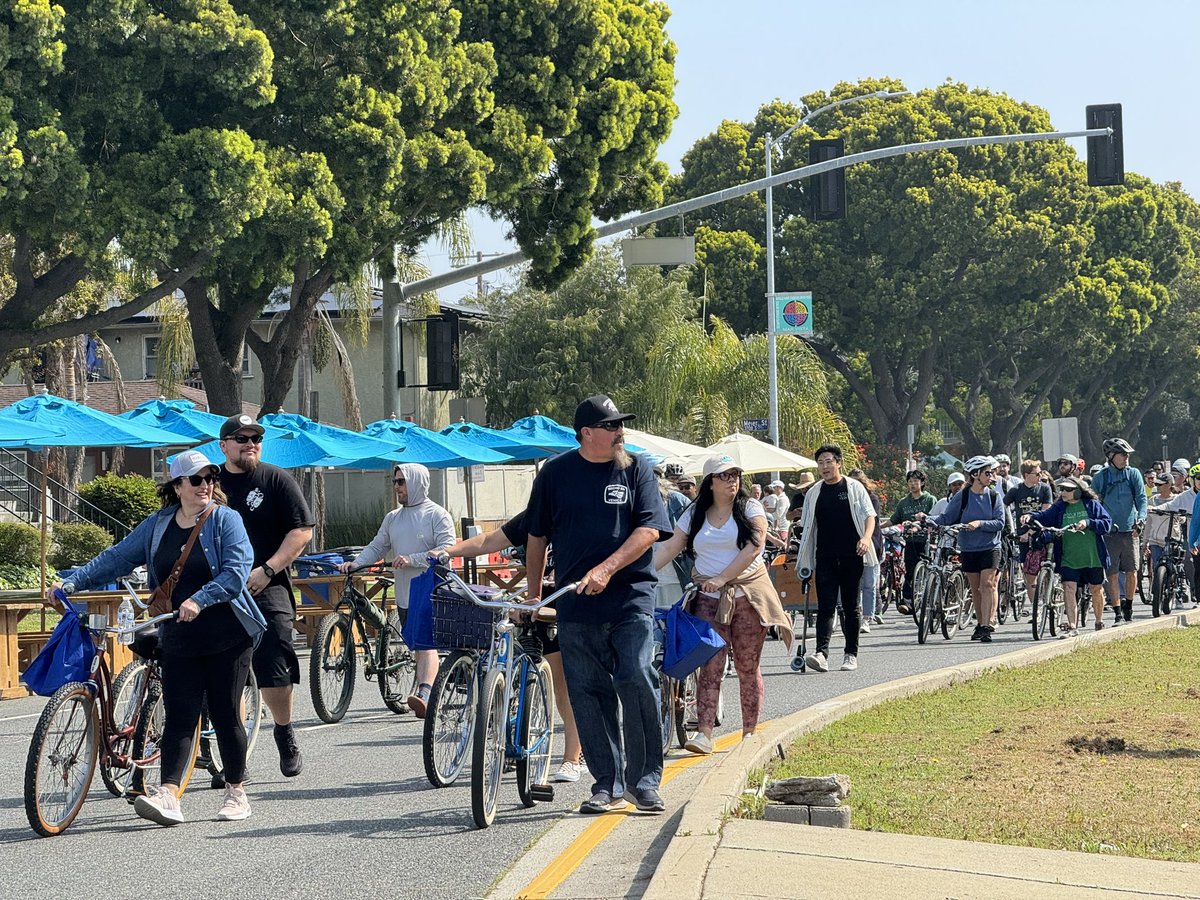 We *LOVE* it we streets are turned into PARKS!
@CicLAvia @SMSpoke #CicLAvia #OpenStreets #StreetsForAll #StreetsForPeople #StreetsIntoParks