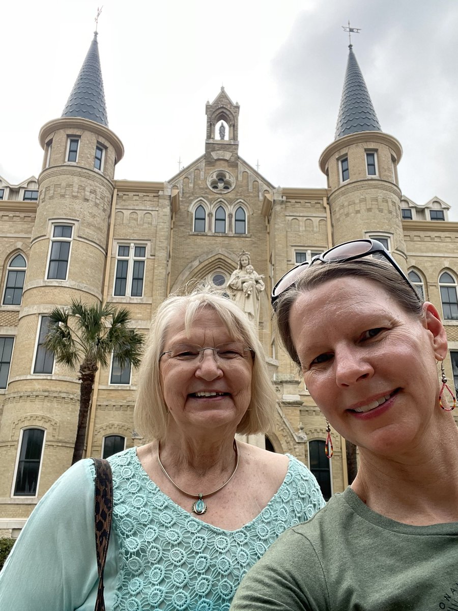 Ready to engage and implement the many ideas learned at #TLA24! Libraries are fundamental to school culture- literacy, inquiry technology, creativity 💙📚❤️@guybrarianAHS <a href="/Sparks_Interest/">Marcy Sparks</a> <a href="/Americas_HS/">Nancy Torres</a> #SISDlibraries