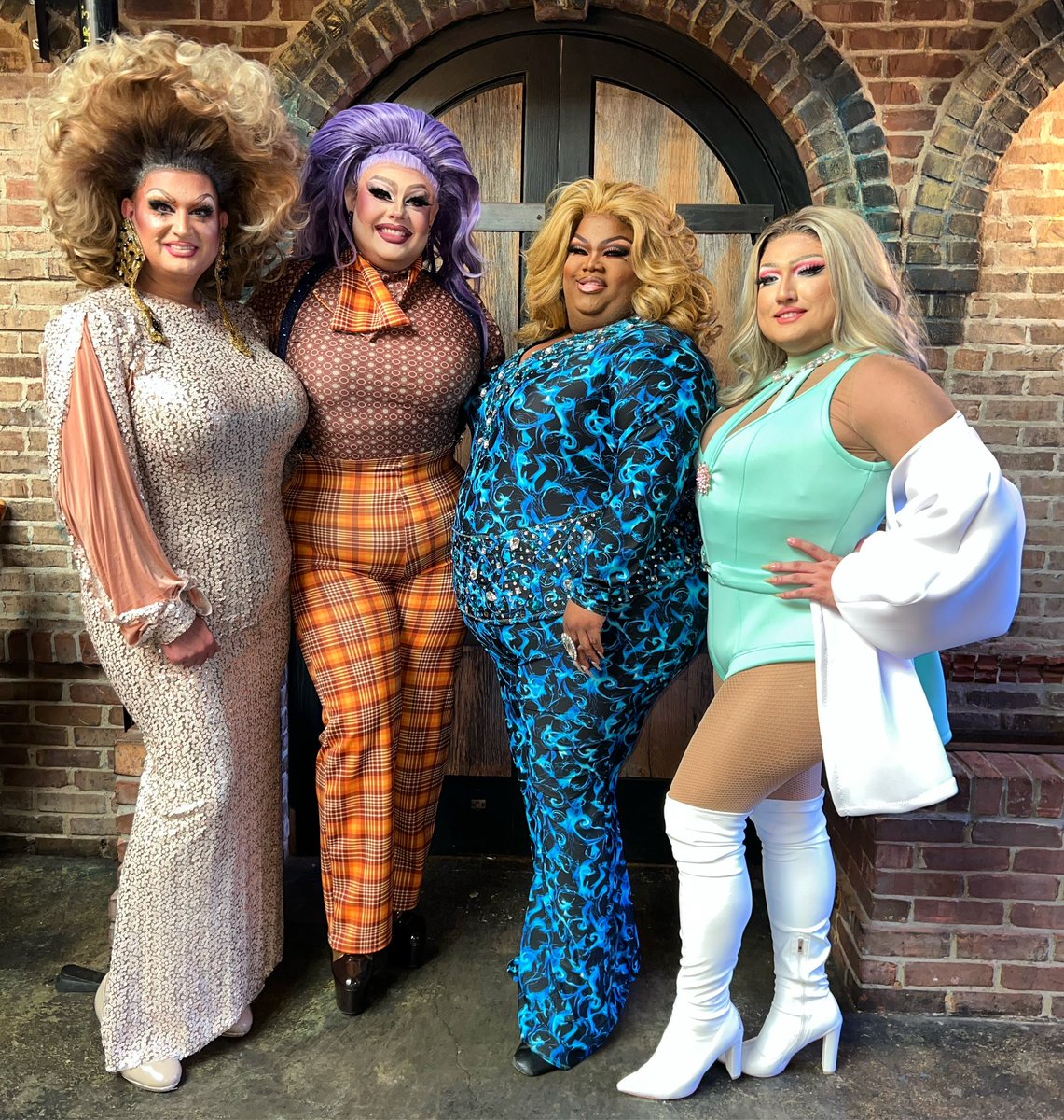 Le Moo Drag Brunch tweet media