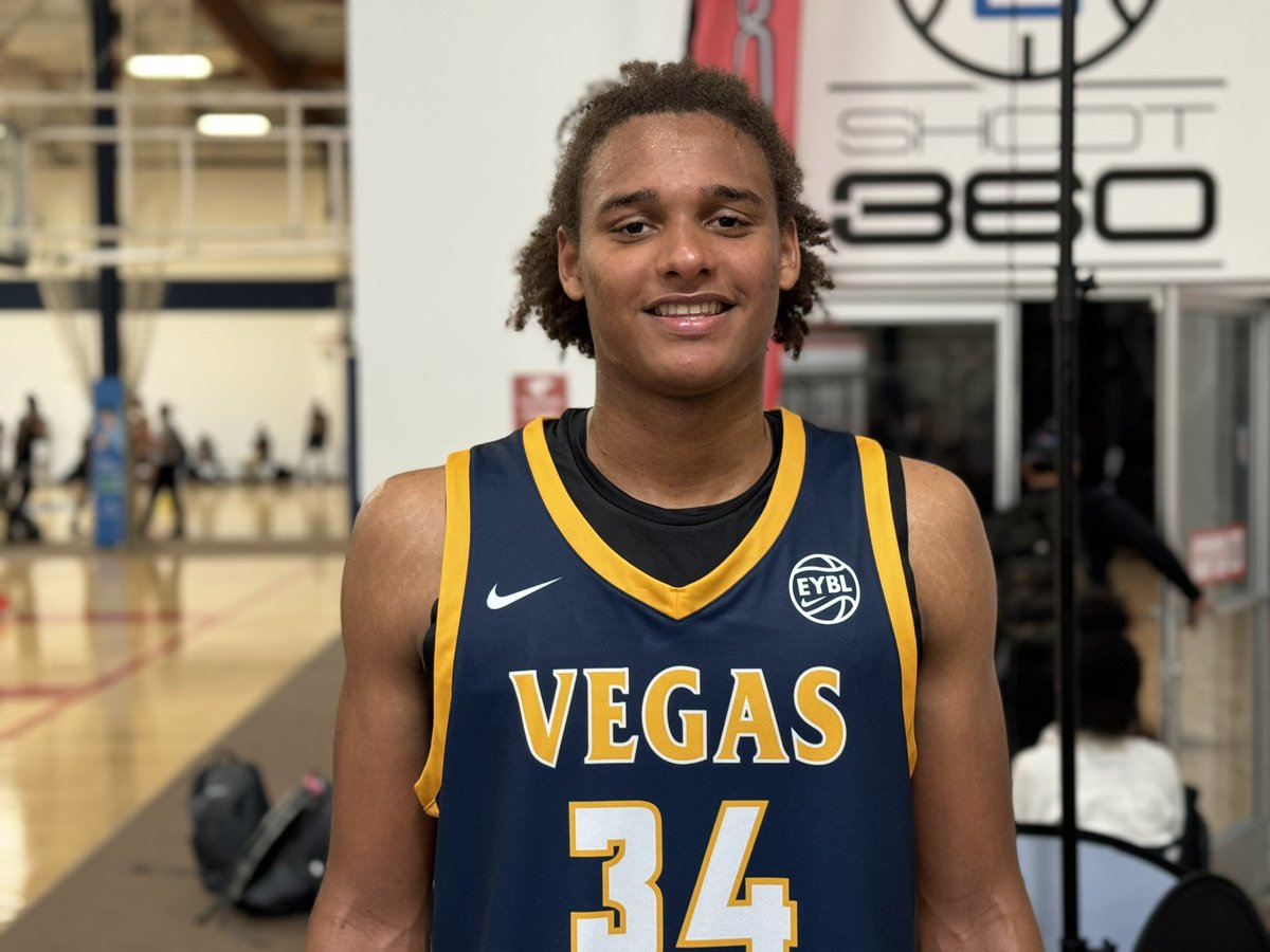 6-8 Seal Diouf (Vegas Elite) is making big waves for a small-school prospect. The Senegalese/Dutch big man plays for the Dunn School, a small boarding school in Los Olivos. Supremely athletic with a high level motor, his rebounding and rim running is forceful and impactful.
