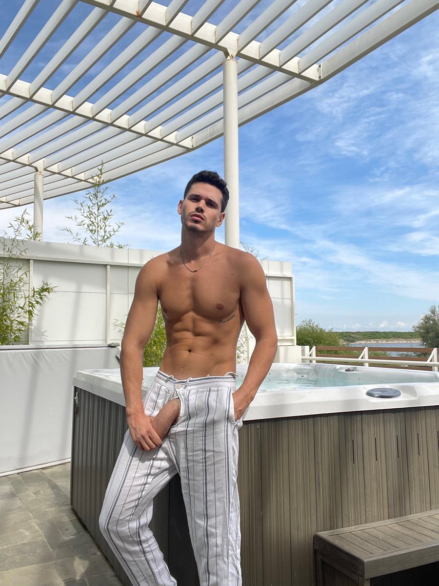 hunkmarc17's tweet photo. I'm sending the jacuzzi vid to everyone who ❤️ this!!
https://t.co/y4h9Gy0IHN https://t.co/Uc59mLZTPT