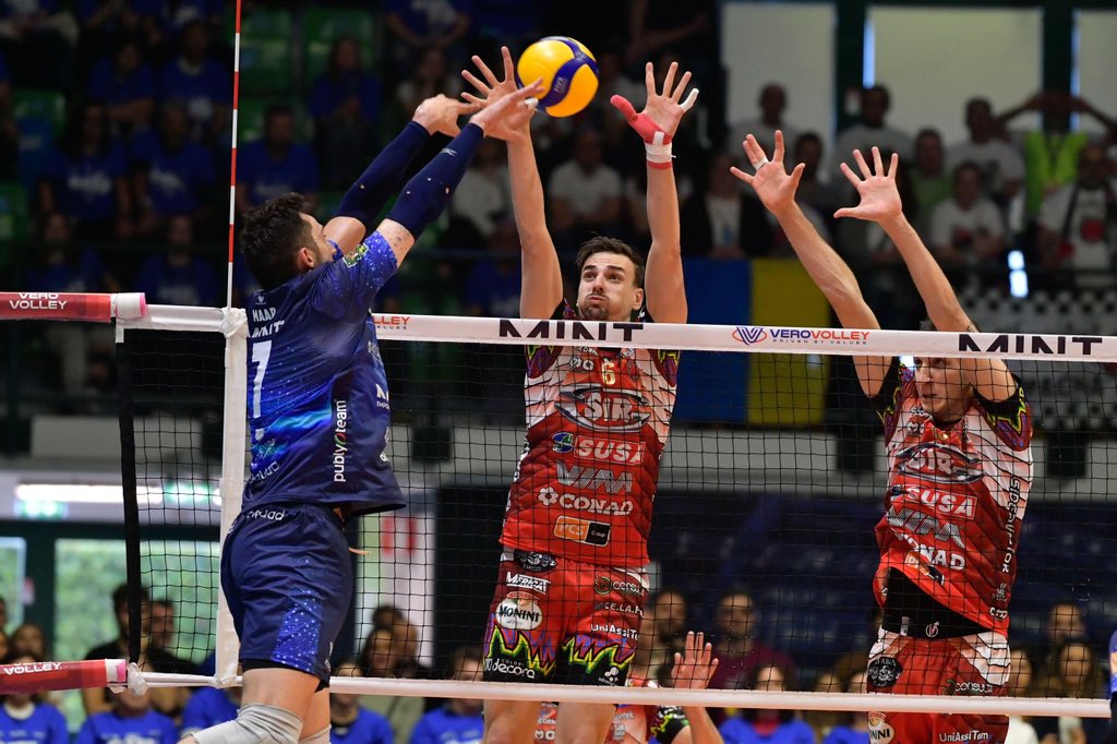 ❌ | È della Mint Vero Volley Monza gara 2 di finale scudetto. 👉🏻 | Il racconto del match punto per punto. 🔗 | sirsafetyperugia.it/new/monza-vinc… #goSir #volleybal #perugia