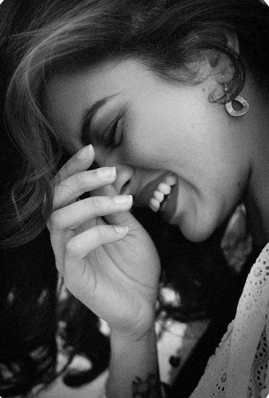 Sorridi ora, sempre È la tua magia L. R. Buona Domenica 💋 Buona serata