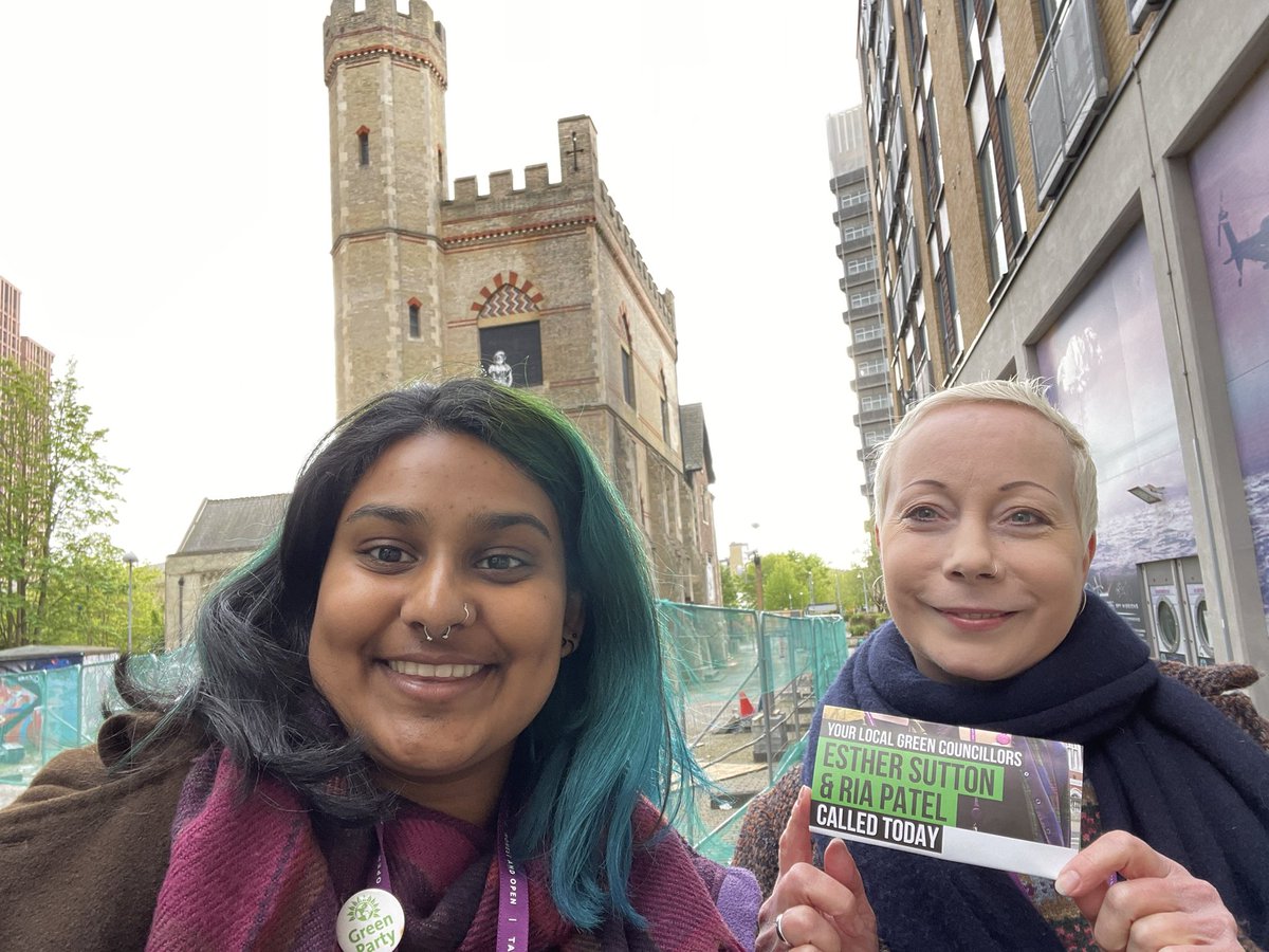 This weekend @CroydonGreens members were out leafleting with 2 action days & it’s looking positive! @GreenPeterU

Esther and I also spent this afternoon continuing to knock on doors, speaking with residents in the area around Surrey Street following the fatal stabbing last Friday