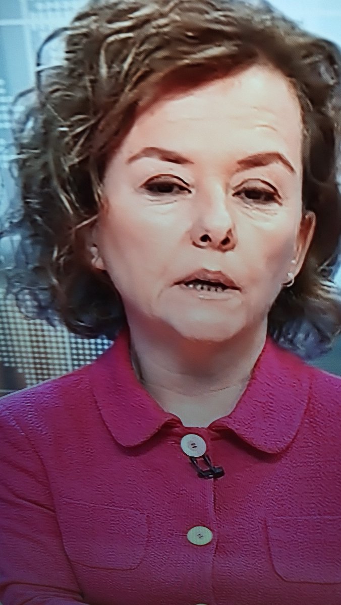 marcgimferrer's tweet photo. @Catinformacio no em sembla correcte la manca d'higiene bucal d'aquesta periodista. I ja fa molt de temps que surt aixi... #3cat https://t.co/KgqY8rjZKr