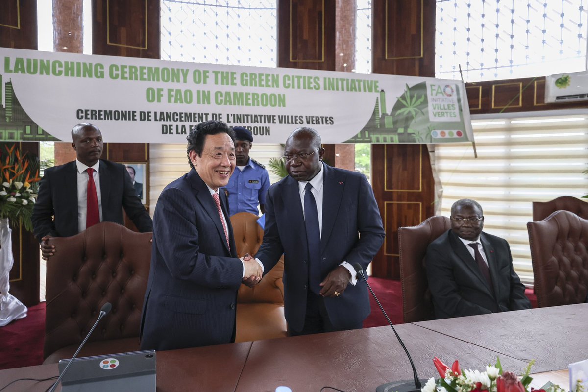 See some of the photos of the @FAODG Qu Dongyu’s visit to Cameroon. On the agenda, agrifood systems transformation, the Green Cities Initiative & the #4Betters. 📷 flickr.com/photos/faonews… #4Betters