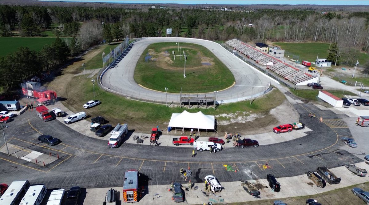 NorthernBruceFD's tweet image. Thanks to @Sauble_Speedway for being a great venue for #BruceCounty
#FireSchool this year! Things are wrapping up in the fireground with students completing skills testing! A great two weekends of training at #BCFS2024! #AlwaysLearning #TrainingTogether