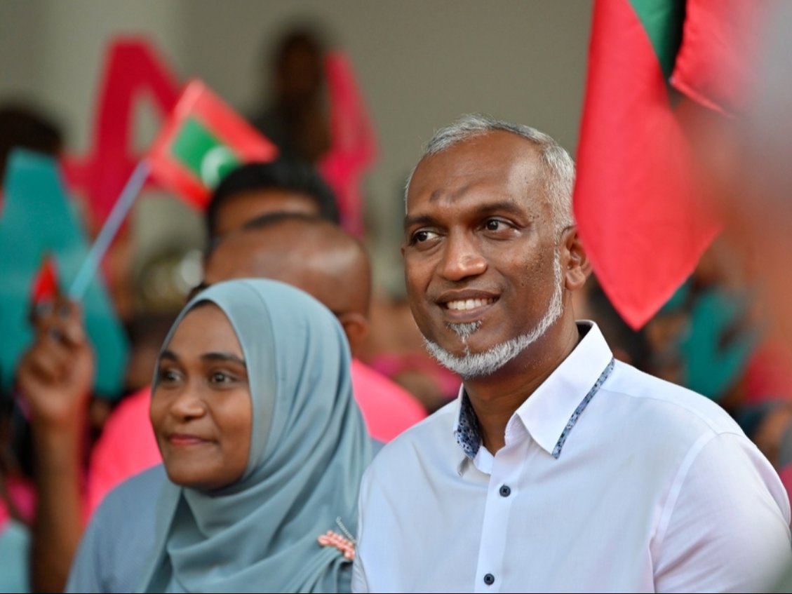 मालदीव में राष्ट्रपति मोहम्मद मुइज्जू की पार्टी ने जीता चुनाव पीपुल्स नेशनल कांग्रेस ने मालदीव की 93 में से 90 सीटों पर चुनाव लड़ा था इस चुनाव में MDF की करारी हार

#Maldive #MaldivesElections