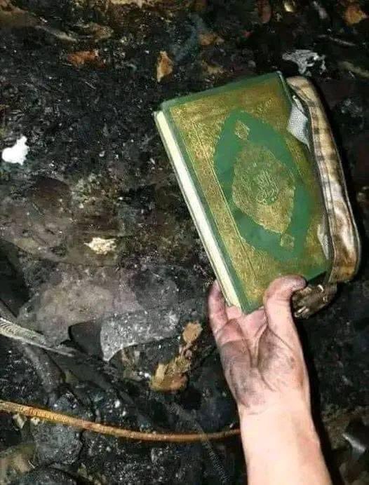 Dans un incendie récent !
Tout a été brûlé sauf le Coran💖 🤲🏽
Allahou Akbar  🤲 amine 😭