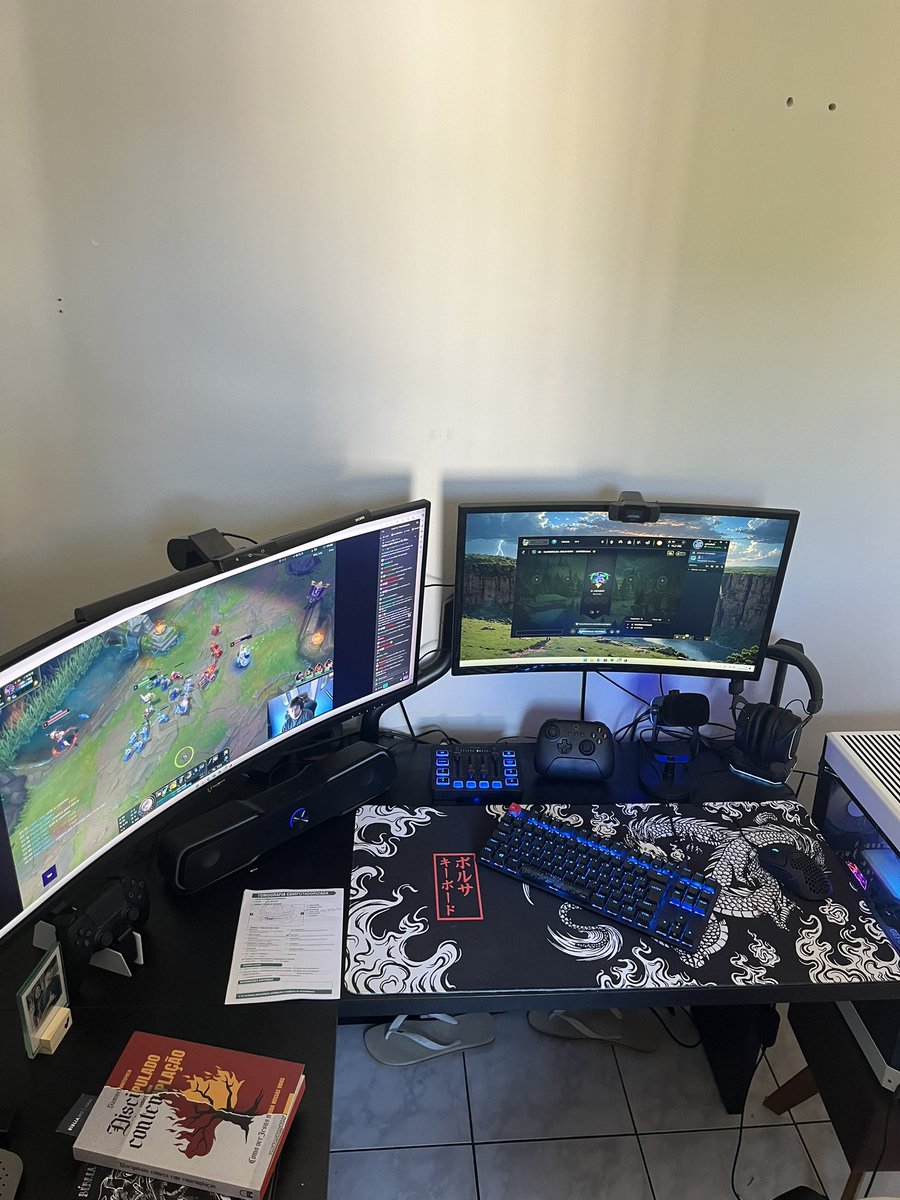 castro019_'s tweet photo. @StoneDYooDa @SuperFrameBR Aqui é onde a magia acontece yodao, setup do emaranhado de cabo kkkkkkk

#setupdosyodistas
@SuperFrameBR 
@StoneDYooDa https://t.co/V6mETCqj3P