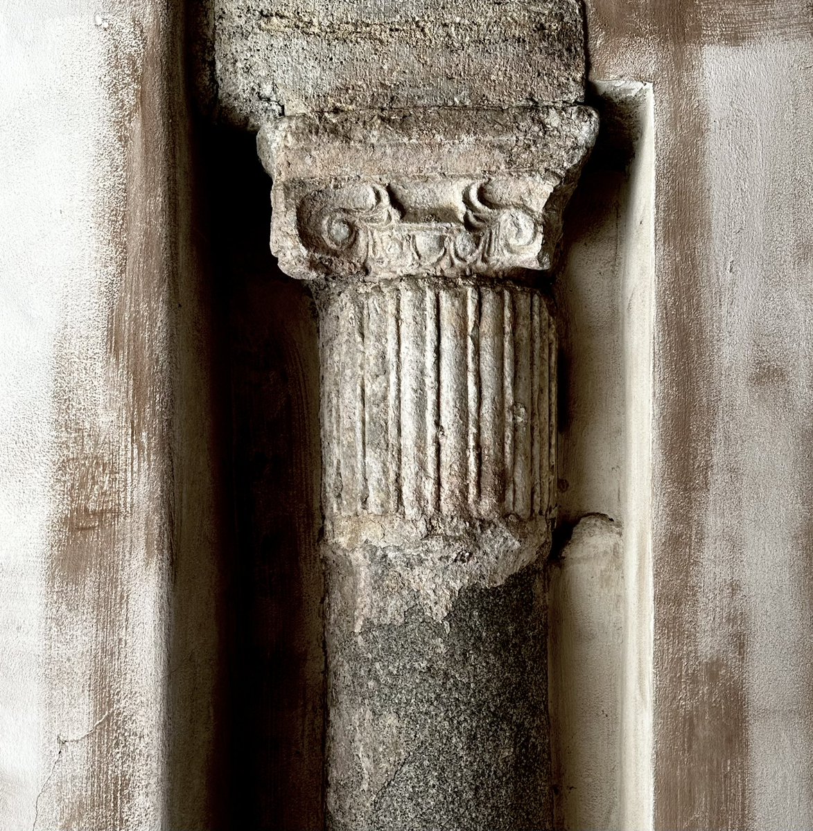 pompei79's tweet image. Seen in Salerno #wallporn #spolia