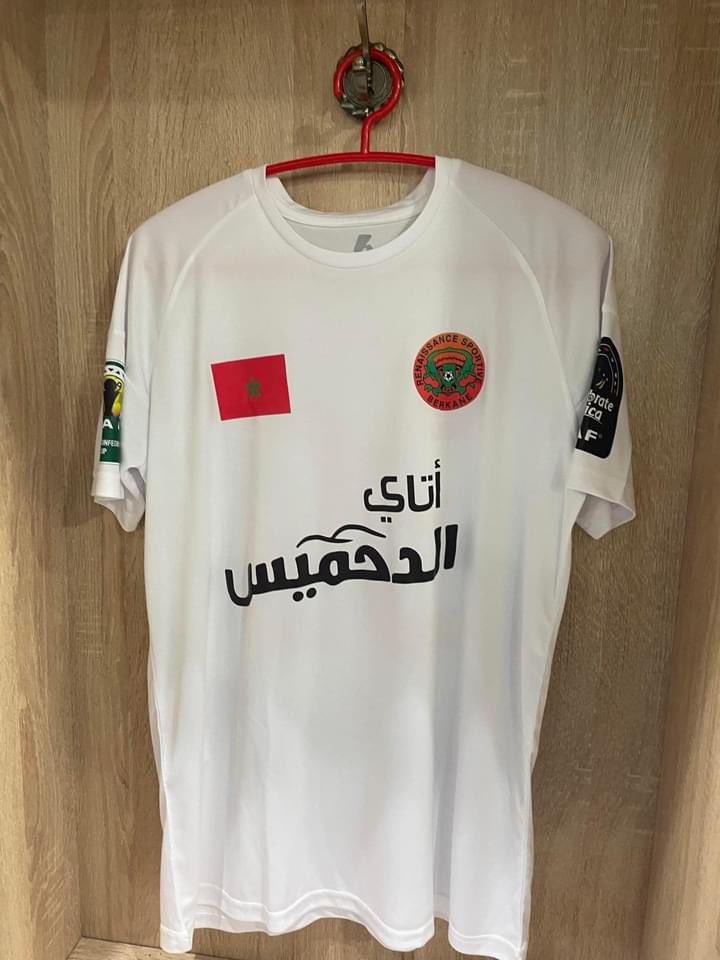 nasronasro1988's tweet photo. صور من الغرف الملابس تيشيرت نهضة بركان جاهز بالشعار والأسماء والالوان الجميلة 😅😅 https://t.co/0qVr3FieTa
