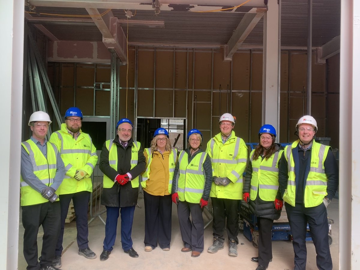 Our Satellite Radiotherapy Centre at Nevill Hall Hospital is starting to take shape - due to open Spring 2025. This week, @CEOabuhb and @VelindreTrust CEO, Steve Ham, had a tour of the unit and experienced all of its amazing views from inside. More: bit.ly/3w75fH9