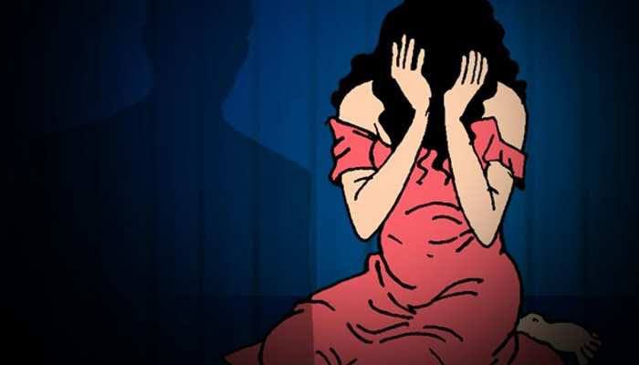 MeghUpdates's tweet photo. Another shocker from Karnataka: Rafiq and his wife blackmailed a 28-year-old married SC woman, and forced her to convert to Islam.

The man raped the woman in front of his wife, forced her to wear a burkha and perform namaz five times a day.
Case registered 
https://t.co/sCwrri5til
