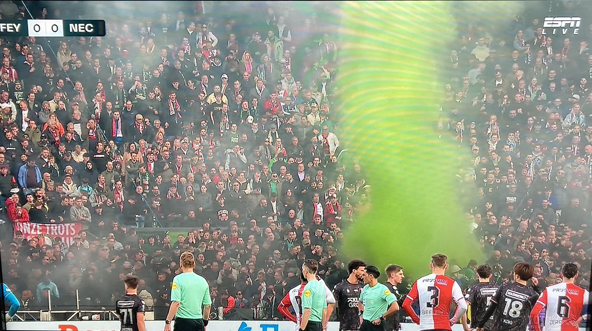 Ondertussen wordt tijdens de wedstrijd de Hulk gecremeerd #feynec #bekerfinale