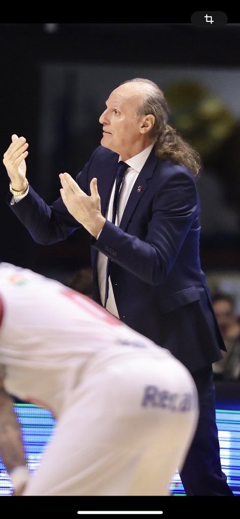 La definición soñada de <a href="/TomasGarciaTG/">TOMÁS GARCÍA SERRANO</a> de un calvo con melenas #ivanovic 😂😂😂