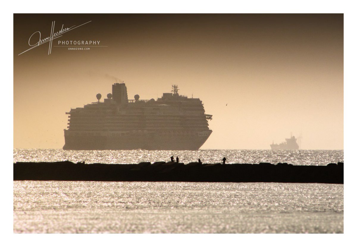 OnnoHeesbeen's tweet photo. Catching sunset with Nieuw Statendam 🚢❤️
#hollandamericaline #niewstatendam #choosecruise https://t.co/04ZHgUMl4a