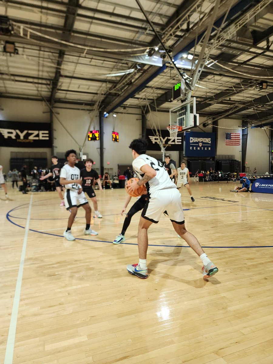 @OtpBasketball 17U National up on @DunwoodyUnited at the half, at @RYZEHoops The Hundred Session II.. Owen Hughes, Cade Lomas, Jeremiah Shealey with solid 1st halves