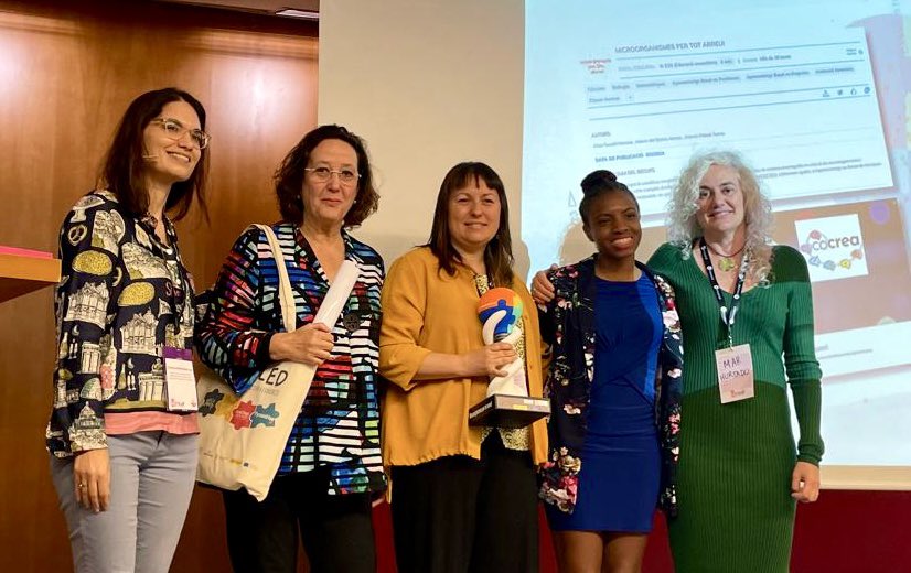 mercedelbarrio (@mercedelbarrio1) on Twitter photo Alba Guiral i jo professores de l’<a href="/Guindavols/">Institut Guindavols</a> hem rebut, en el marc de l’<a href="/STEAMConfBCN/">STEAMConf Barcelona 2024</a> el primer premi DICOLED pel recurs educatiu: #microorganismespertotarreu. Alba Guiral i jo professores de l’<a href="/Guindavols/">Institut Guindavols</a> hem rebut, en el marc de l’<a href="/STEAMConfBCN/">STEAMConf Barcelona 2024</a> el primer premi DICOLED pel recurs educatiu: #microorganismespertotarreu.