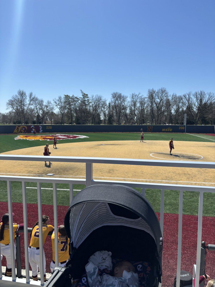 Parker’s first softball game cheering on the <a href="/NSUWolves_SB/">NSU Softball🥎</a> !