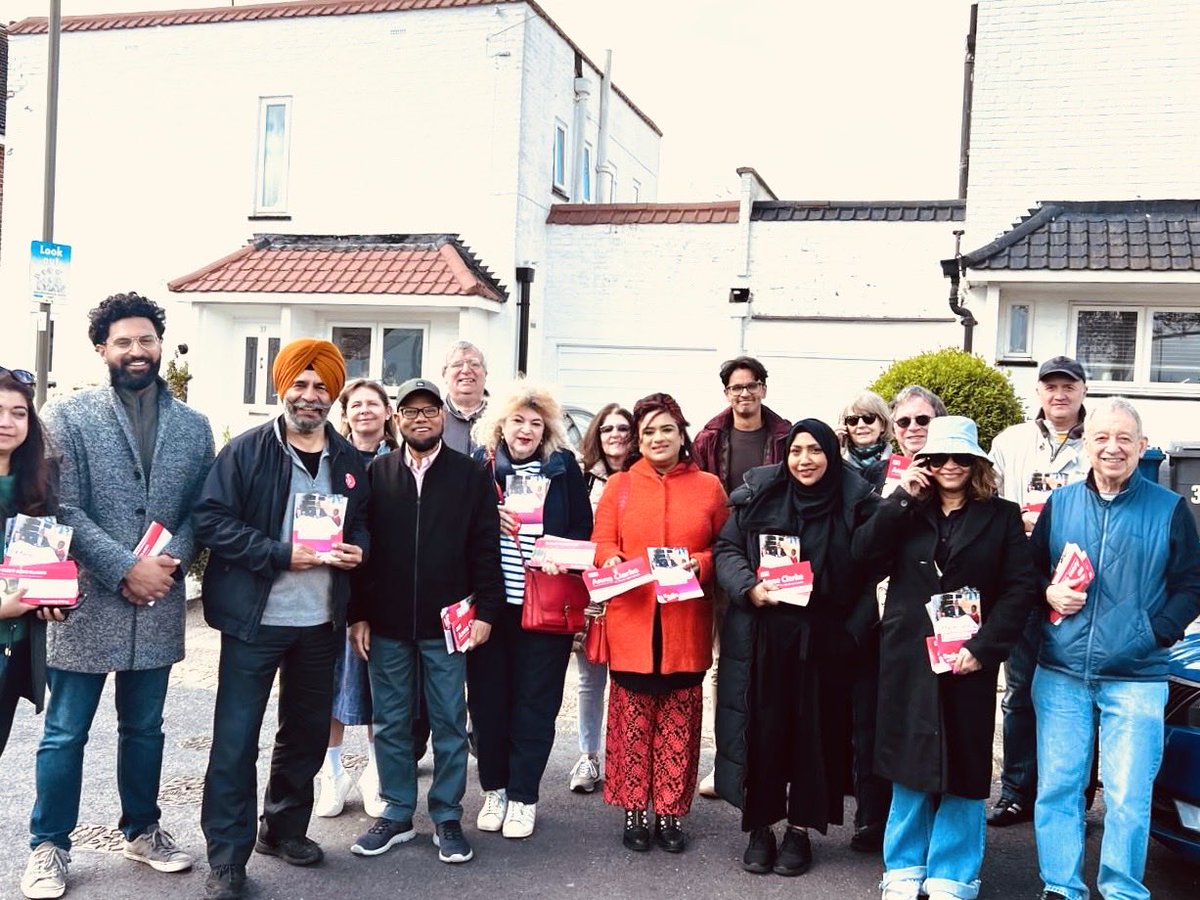 ⁦@redbridgelabour⁩ never stops. Canvassing for ⁦@SadiqKhan⁩ & ⁦@anne_clarke⁩ ⁦@ChippingLabour⁩ with ⁦@Jas_Athwal⁩