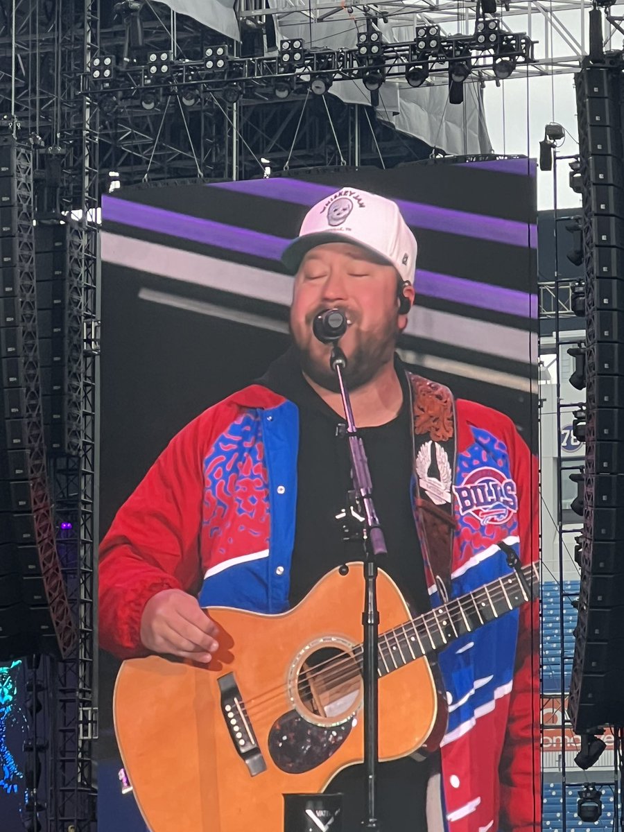 CMRoth825's tweet photo. @m10penny in @BuffaloBills gear!?!? @MegPatrickMusic did you see this?? 👀 https://t.co/Dd0Q8SPJoF
