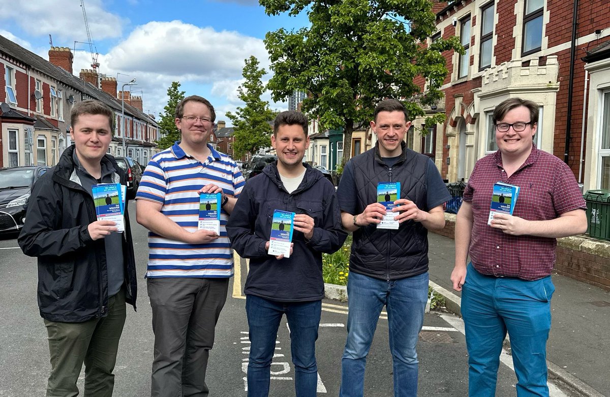 Really grateful to @JoelJamesSWC for joining us on the campaign trail this afternoon. 

Grangetown residents told us they’re backing Zak Weaver on Thursday and me on 2nd May.