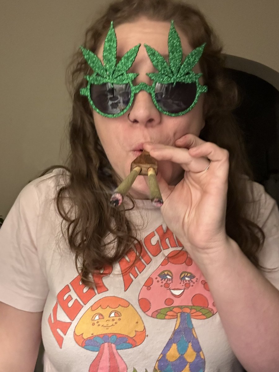 theferalmilf420 tweet picture